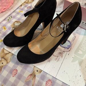 Elegant Black (Mary Jane) Women's Heels. Lightly worn around the house.